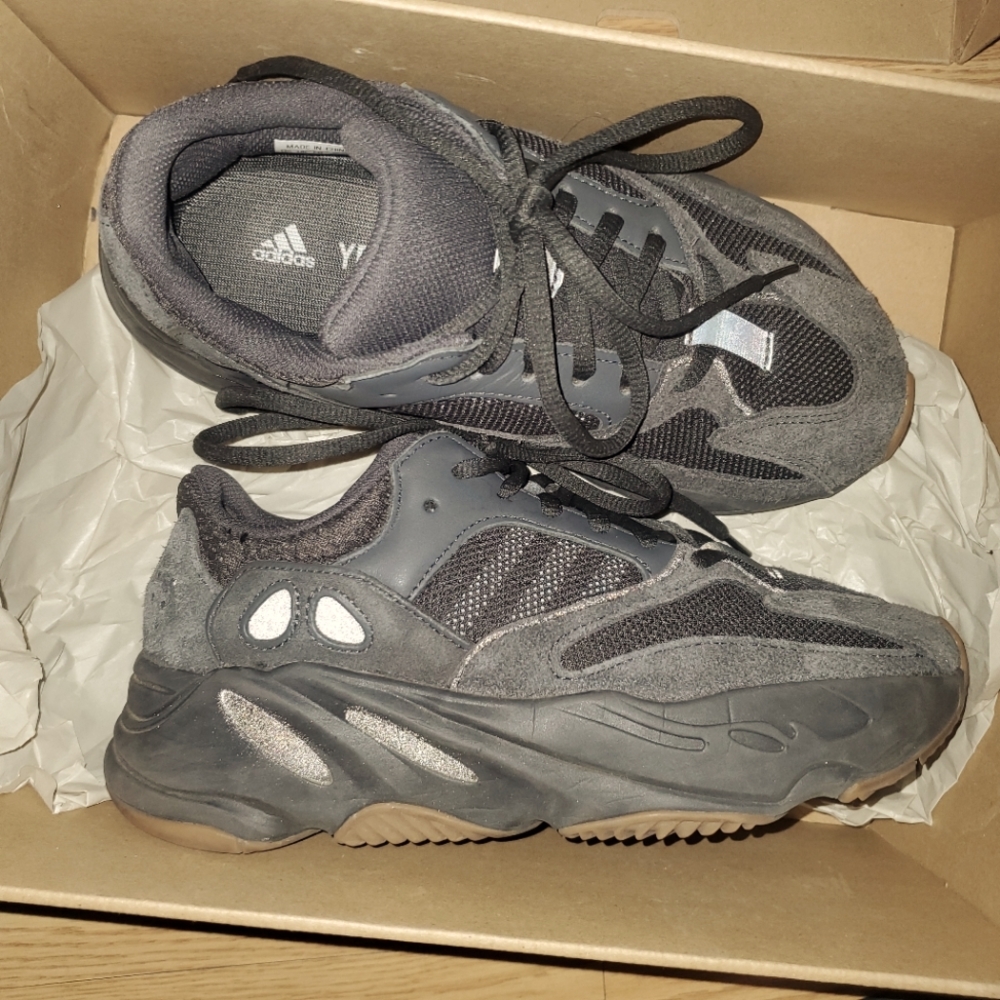 Yeezy Boost 700 Utility Black